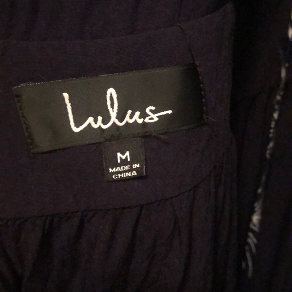 Medium Lulus Dress. - Picture 5 of 5